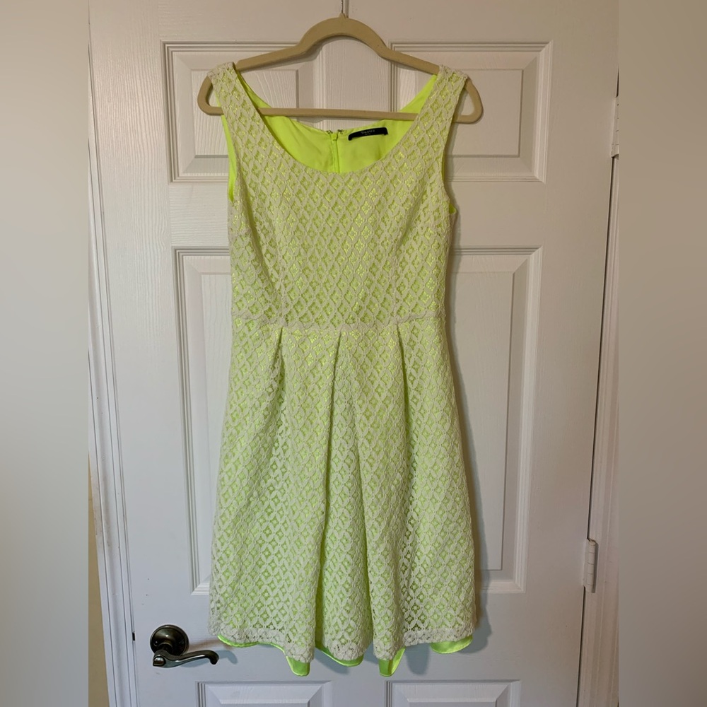 Tahari Green and Yellow Lace Pleated Mini Dress Size 14P Chic Romantic Coquette
